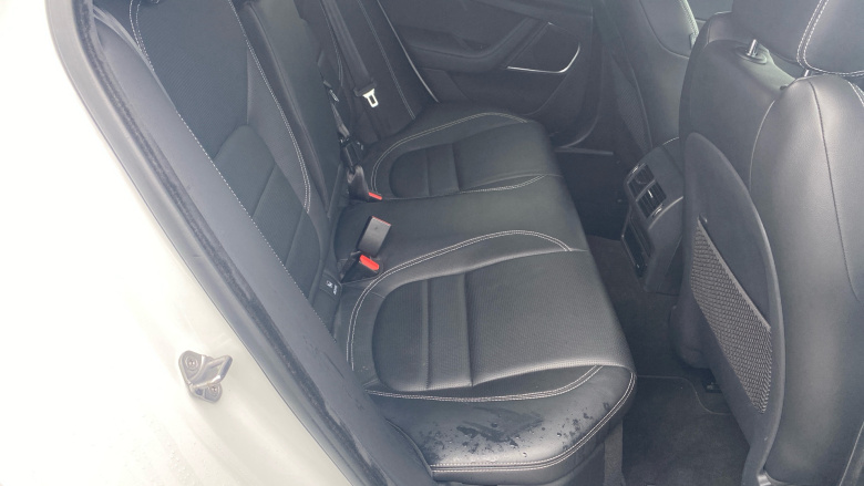 Jaguar XE 2.0 D200 R-Dynamic SE 4dr Auto Diesel Saloon